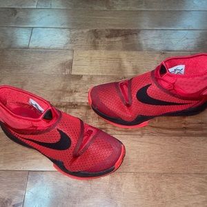 ❤️🖤 Nike Mens Zoom Hyperrev 820224-660 Red Sneakers Size 8